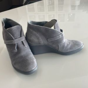 Tsubo Decari suede boots size 7